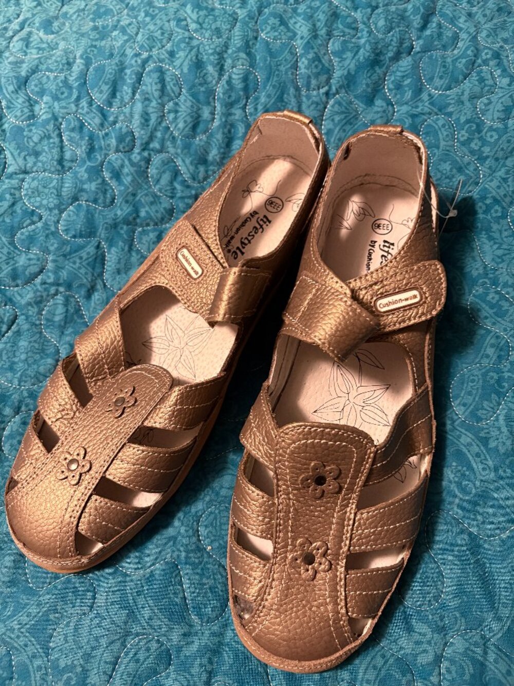 Lifestyle by Cushion Walk Metallic Bronze Women's Sandals w/Velcro Closure Sz.11
